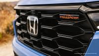 Parrilla delantera del Honda Pilot TrailSport 2023 en color Diffused Sky Blue Pearl